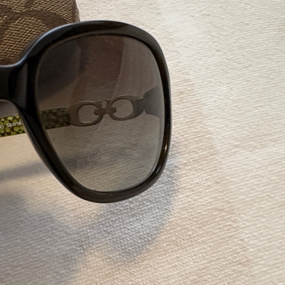 Coach Tortoise ‘Kissing C’ Women's Sunglasses. NWOT w/ case - Picture 6 of 6
